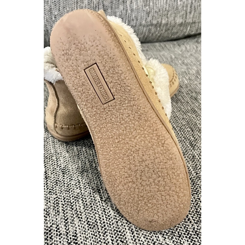 Minnetonka Mens Suede Sherpa Fur Lined Moccasin Slipper 40582 Size 8 Tan/Cream - Picture 6 of 8